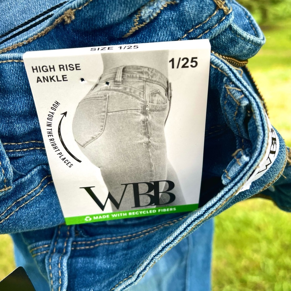 High Rise Skinny jeans! 👖 - Picture 2 of 2
